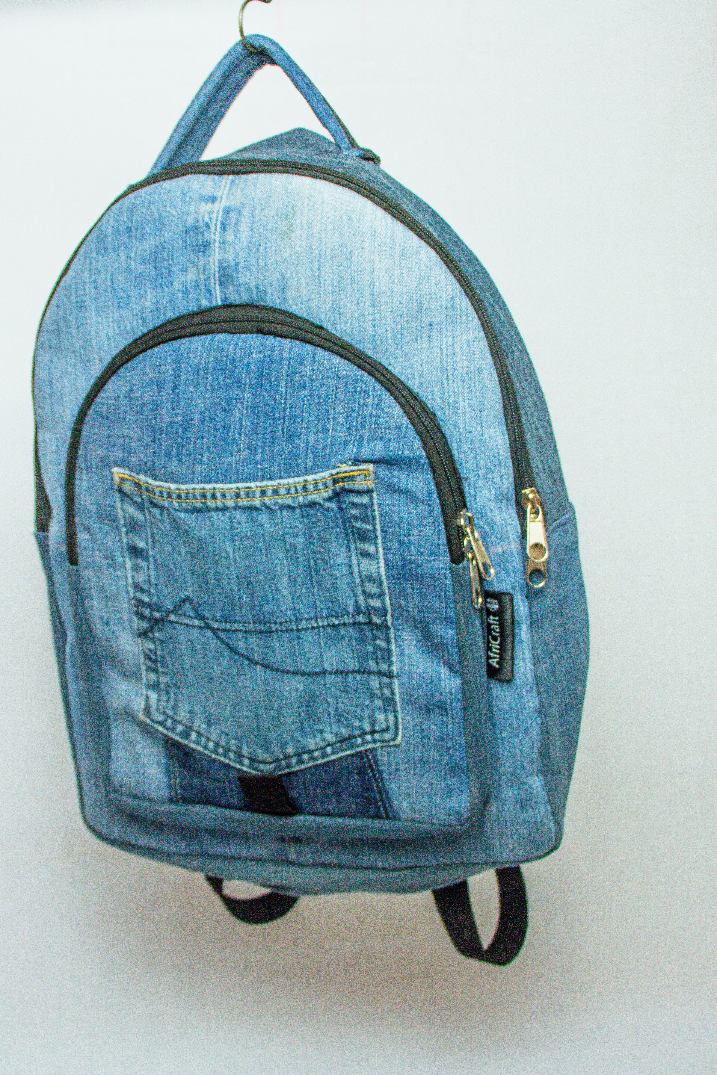 Fish-Shaped Wooden Chopping Board with Hole & Rope – Large