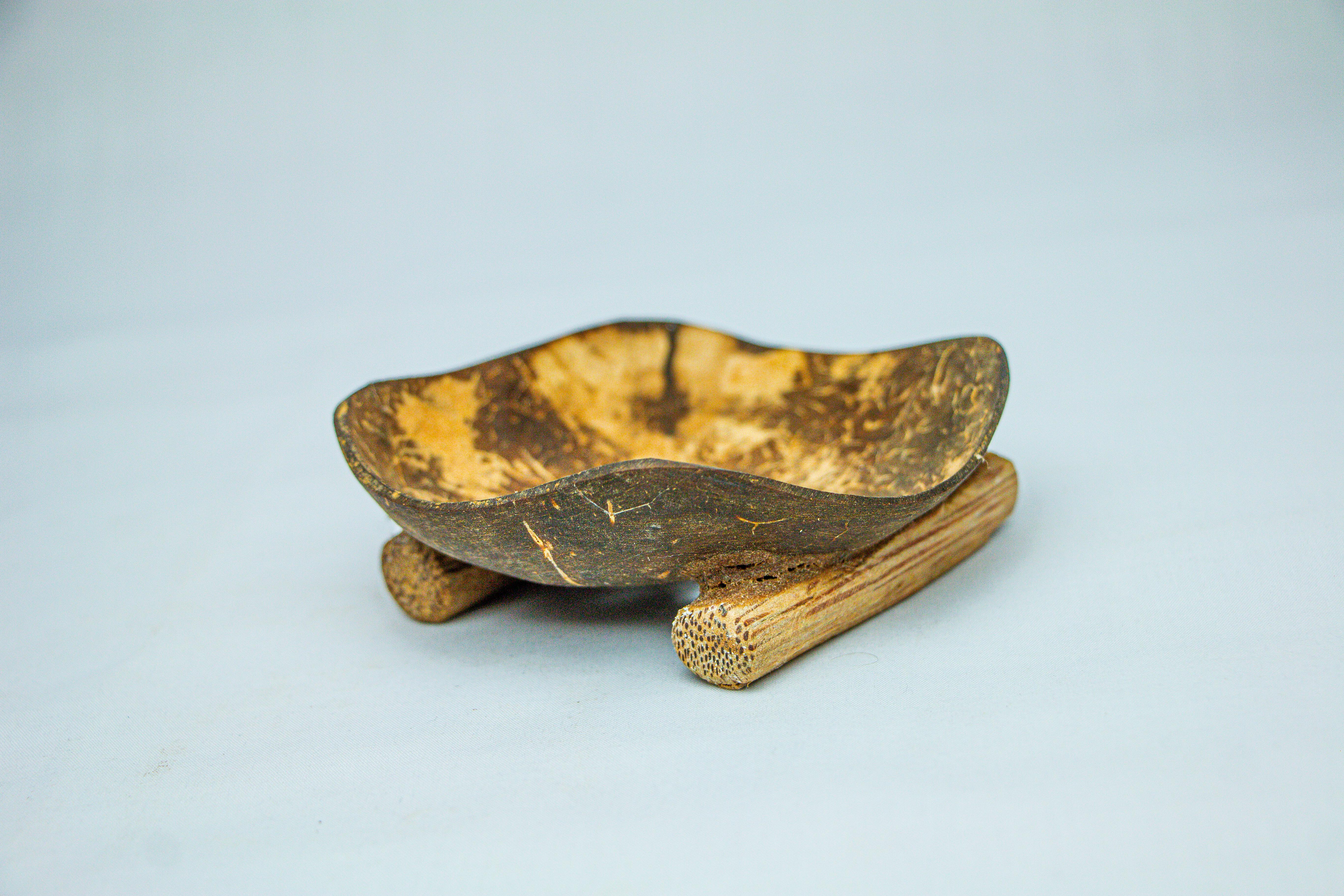 Soap dish, COCO with 2 wooden stick legs